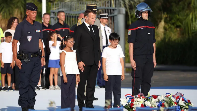 "No hemos olvidado ningún nombre": Francia rinde homenaje a las víctimas del atentado de 2016 en Niza
