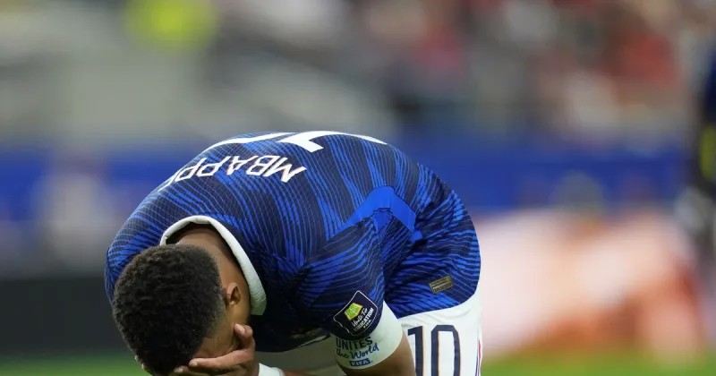 La furia de Kylian Mbappé tras el segundo gol de España: así fue la reacción del francés