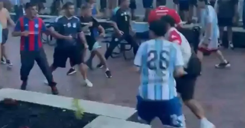 Insultos, golpes y detenidos: barras de San Lorenzo y Huracán se cruzaron durante el banderazo en la previa de Argentina vs Inglaterra