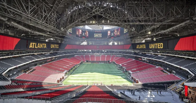 El Mercedes-Benz Stadium donde juegan Argentina e Inglaterra: techo de ocho pétalos y pantalla de 360°
