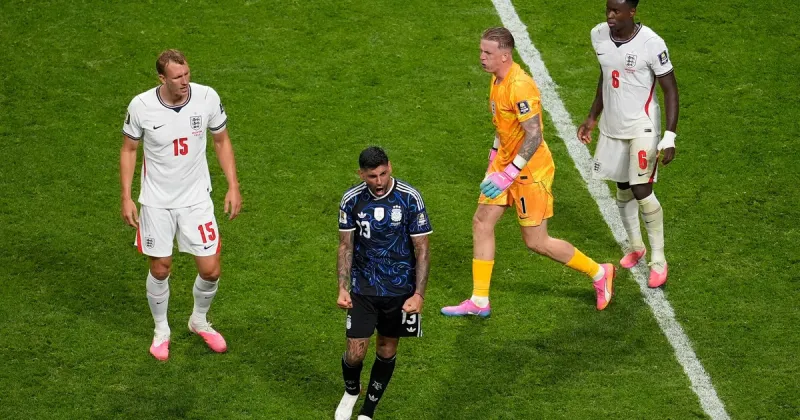 Cuti Romero le gritó el gol de Enzo Fernández en la cara a Pickford y desató la locura argentina