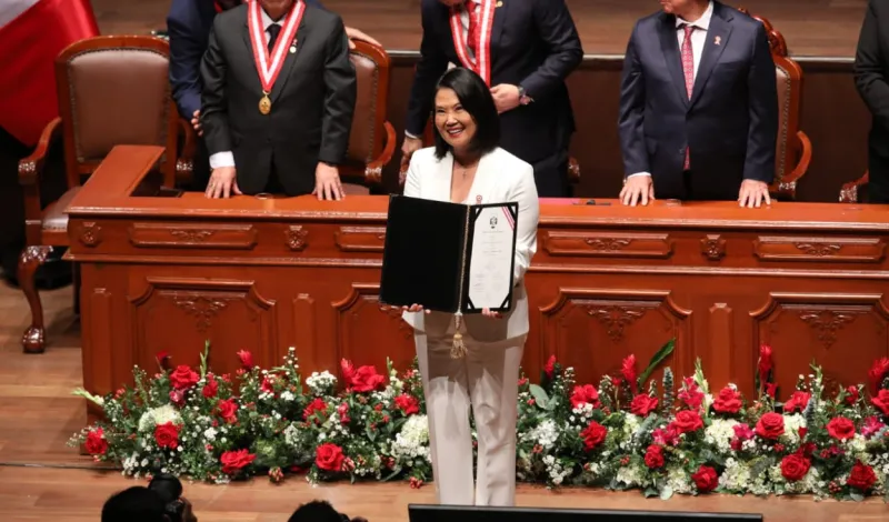 Vuelve el fujimorismo: Keiko ya tiene sus credenciales en medio de un improvisado mitin