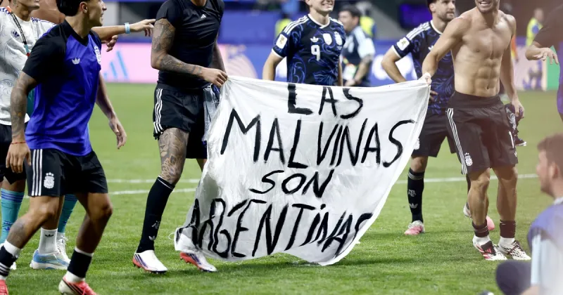 Reino Unido le pidió a la FIFA que investigue a la Argentina por la bandera sobre las Islas Malvinas en el Mundial