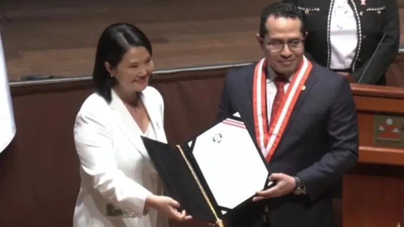 Perú: Keiko Fujimori recibe las credenciales de presidenta electa
