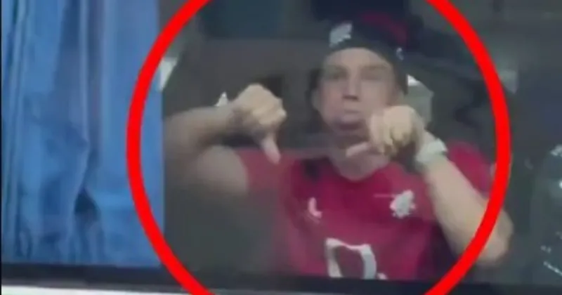 El provocador gesto de un jugador de Inglaterra con hinchas argentinos en el Obelisco antes del duelo con Los Pumas