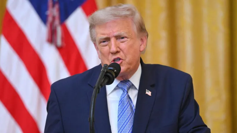 Trump cuestiona el sistema electoral de EE. UU. y apunta contra China en medio de un complejo panorama