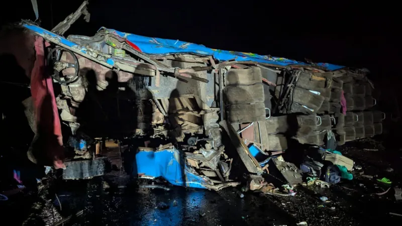 Mueren 20 niños y un adulto en un accidente de autobús escolar en Uganda