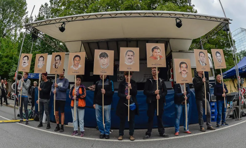 La Justicia alemana deja en libertad condicional a una colaboradora del trío neonazi que mató a diez personas
