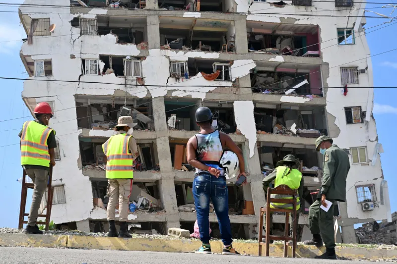 Aumentan a 4.930 los muertos por el doble terremoto en Venezuela