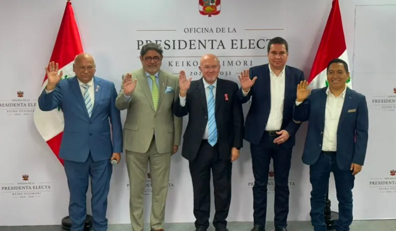 Keiko Fujimori se reune con Carlos Bruce y otros alcaldes distritales de Lima en sede de Fuerza Popular