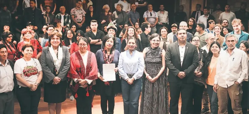 Foro público: la comunidad artística y la oposición se reúnen para derogatoria del Colegio de Artistas
