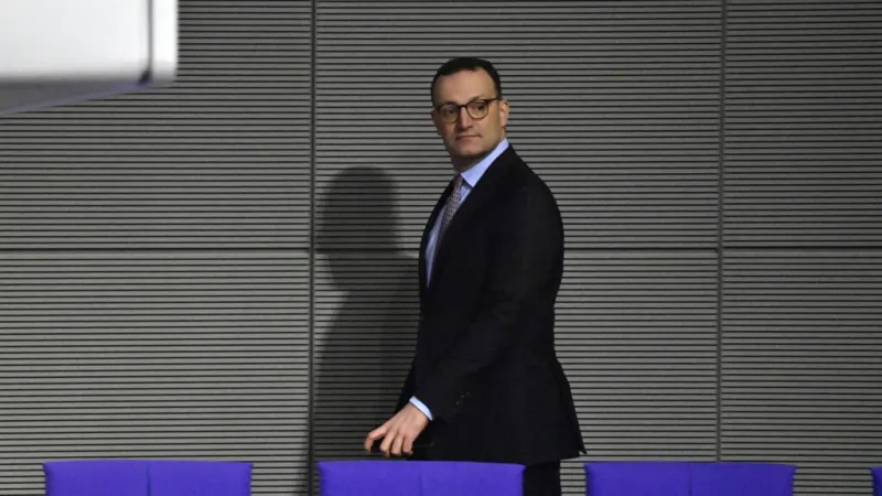 Alemania: el líder parlamentario del oficialismo renuncia tras controversia sobre gestación subrogada