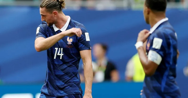 Bronca interna en Francia por el bochornoso primer tiempo ante Inglaterra: Rabiot denunció "actitudes inadmisibles" en algunos de sus compañeros