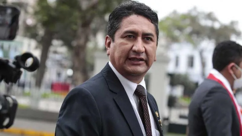 Fiscalía pide archivar otro delito contra Cerrón: van dos cargos caídos en caso Antalsis