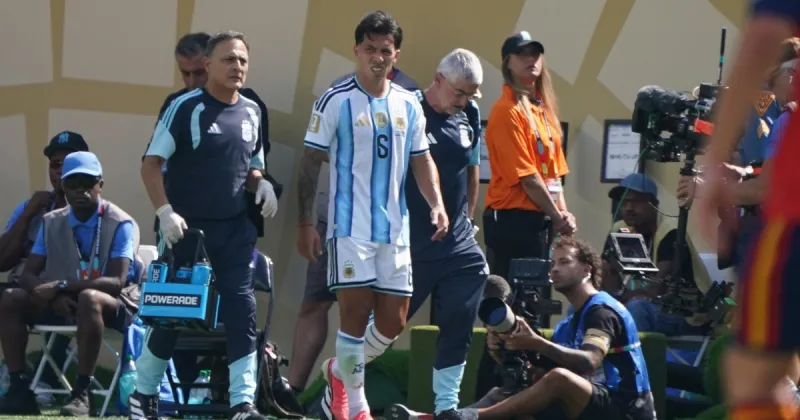 Lisandro Martínez se lesionó y Argentina tuvo que hacer un cambio obligado en el primer tiempo
