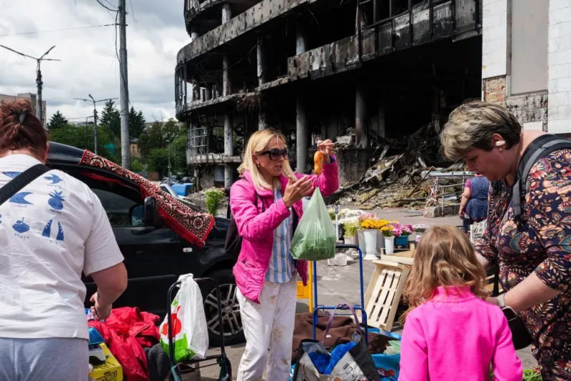 Los vecinos de Kiev que permanecen en su barrio cuando arrecian los proyectiles de Rusia: "Somos inamovibles"