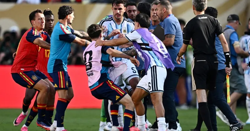 La FIFA investigará a la Argentina tras los incidentes al final del partido con España: quiénes son los futbolistas más comprometidos