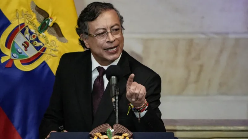 Petro defiende la 'Paz total' y advierte a De la Espriella con ir a las calles si echa abajo sus reformas
