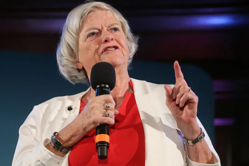 El asesino del ex ministra británica Ann Widdecombe la golpeó 21 veces con un martillo, según el fiscal