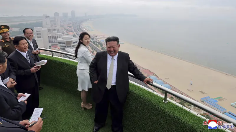 Verano de reformas en el Benidorm y las mansiones de Kim Jong-un
