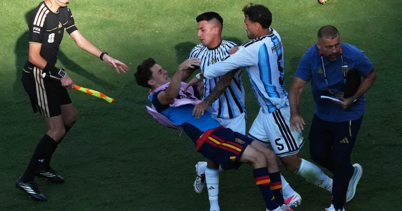 Los cruces por la final del Mundial desbordaron el fútbol hasta convertirse en una polémica política y cultural