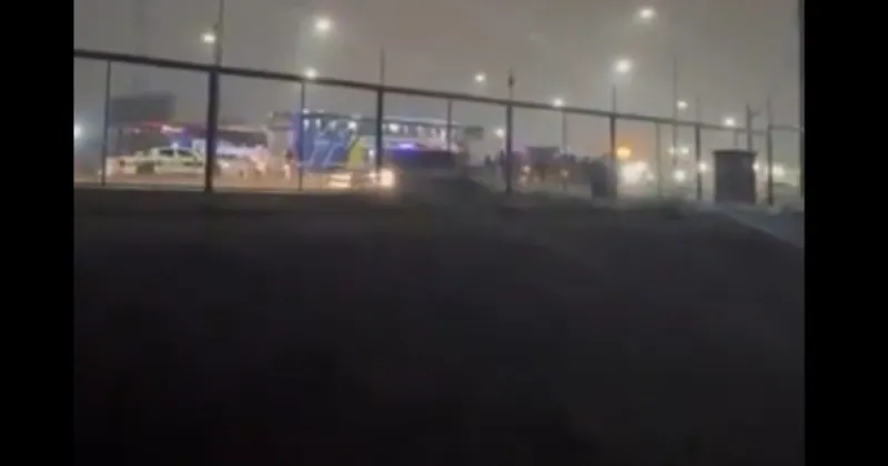 Balean a uno de los micros que trasladaba a hinchas de Tigre, tras el duelo copero con Nacional en Uruguay: hay un herido