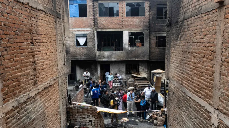 Al menos 10 miembros de una familia mueren en un incendio en Lima