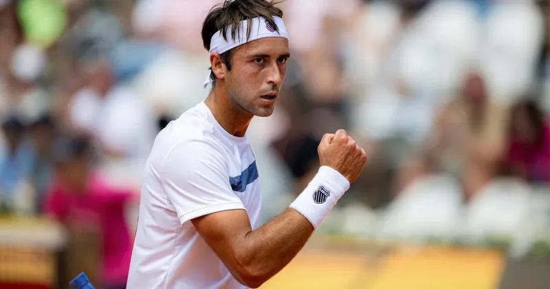 Etcheverry avanzó a semifinales en el ATP 250 de Kitzbuhel: le ganó con autoridad a una de las revelaciones de la temporada