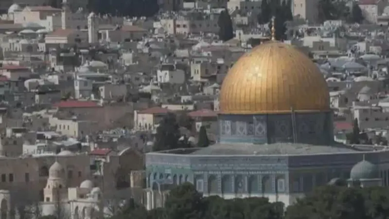 Ben Gvir, ministro israelí, desafía el status quo y reza en la Explanada de las Mezquitas