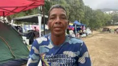 "He perdido a 26 familiares y no lloraré hasta que encuentre los restos de todos": los venezolanos que aún buscan entre los escombros un mes después de los terremotos