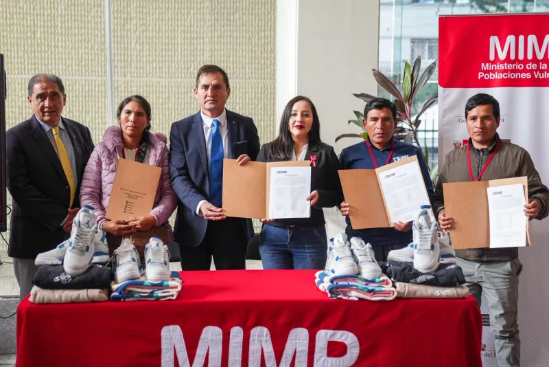 MIMP entrega bienes de apoyo social a 23 municipalidades de 12 regiones del país