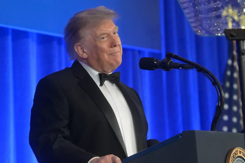 Trump provoca a la prensa en la repetición descafeinada de la cena de corresponsales de la Casa Blanca: "Me postulo para un cuarto mandato"