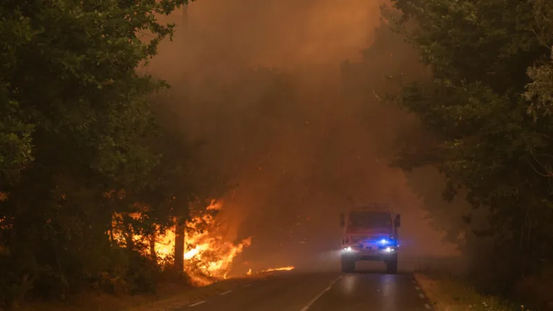 En directo: incendios avanzan hacia Burdeos, provocan evacuaciones masivas en España y ponen en alerta a Escocia