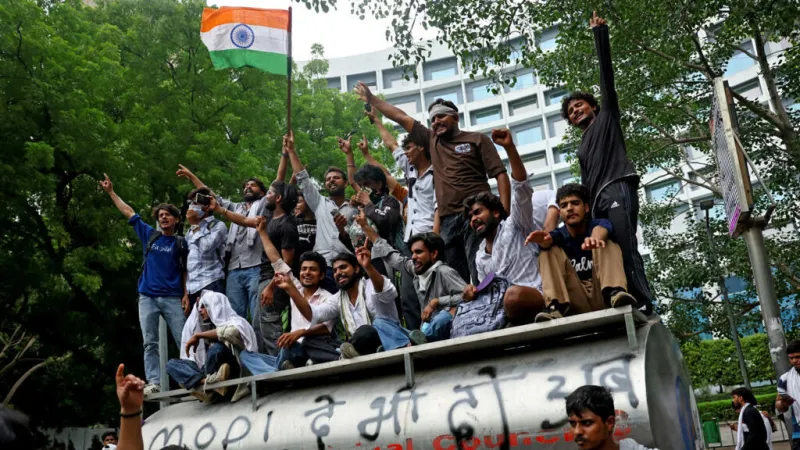 India: "Las Cucarachas" anuncian el fin de las protestas tras la renuncia del ministro de Educación