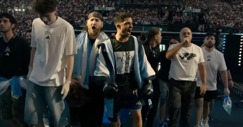 Gastón Edul vs Eduardo Aguirre, por La Velada del Año VI: el periodista argentino subió al ring con una remera de Malvinas