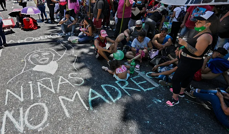 Con mis hijos no te metas, los tuyos no me importan, por Julissa Mantilla