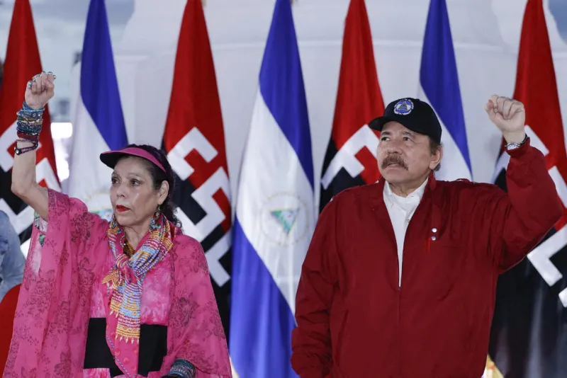 Daniel Ortega, "en la diana", tras quitarse la última careta