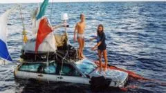 Cruzamos el Atlántico en dos coches flotantes para cumplir el sueño de mi padre moribundo