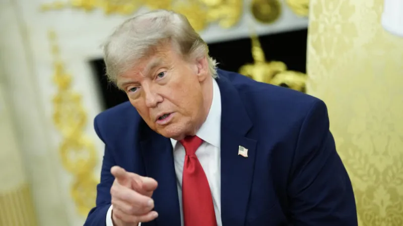 Trump pausa ataques, pero mantiene la amenaza: ¿hacia dónde apunta la estrategia que redefine la guerra contra Irán?