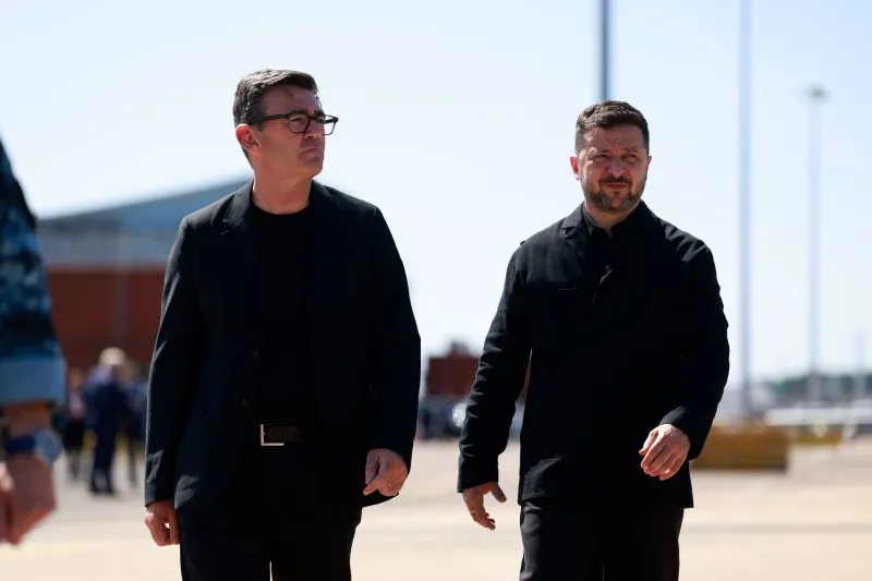 Zelenski se reúne con Burnham convertido en el nuevo aliado de EEUU contra Irán
