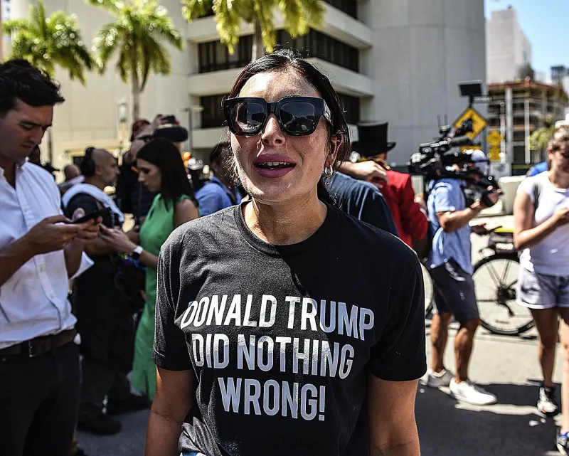 Influencers MAGA se pasan por sorpresa a Ucrania: "Fuimos engañados por la propaganda rusa"