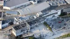 Varias personas quedan atrapadas en un centro comercial tras un terremoto de magnitud 7,1 en Japón