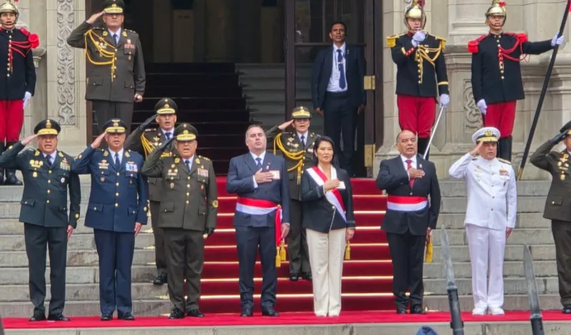 Keiko Fujimori es reconocida como jefa suprema de las Fuerzas Armadas y la PNP