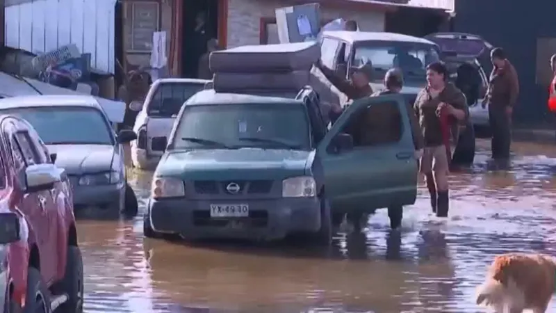 Se mantiene emergencia en Chile por inundaciones al sur del país