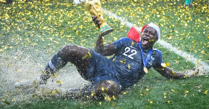 Benjamin Mendy subastó la réplica de la Copa del Mundo que ganó con Francia: cuánto pagaron por el trofeo