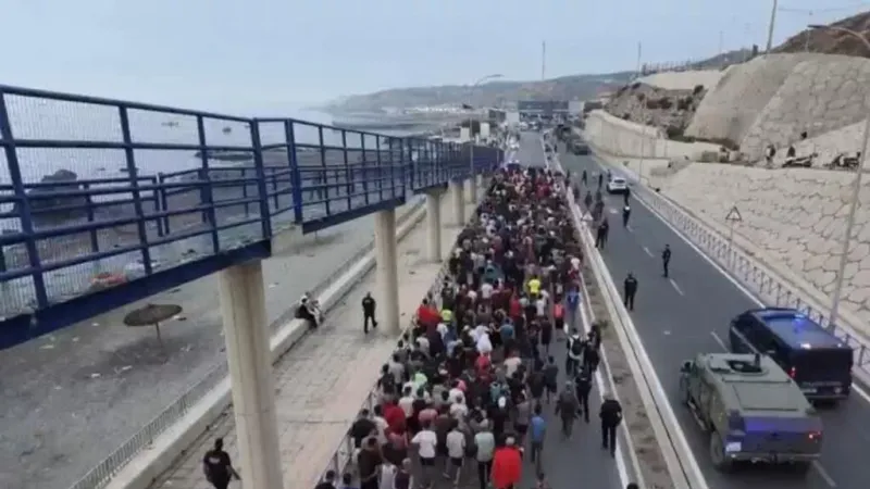 Crisis migratoria en Ceuta desata enfrentamiento político en España
