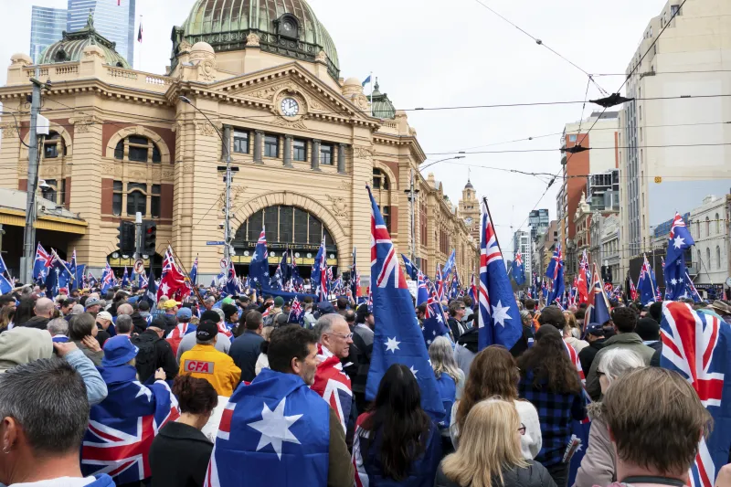 El fantasma de la 'Australia Blanca' resurge en uno de los países más dependientes de la migración