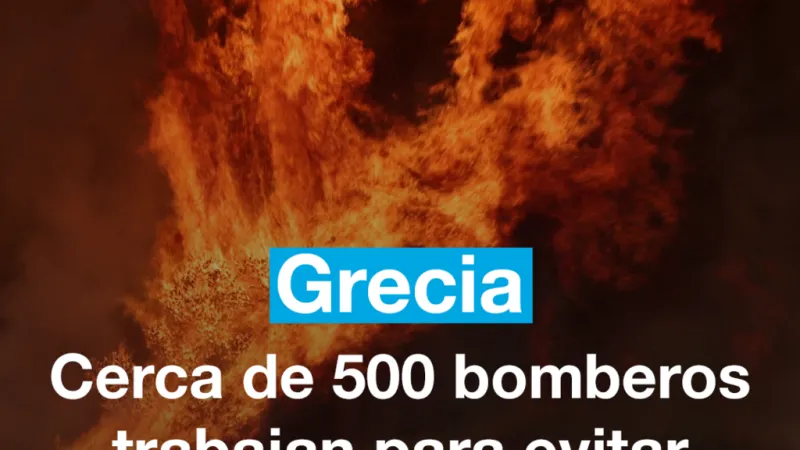 Bomberos trabajan en Grecia para evitar el evance de los incendios forestales