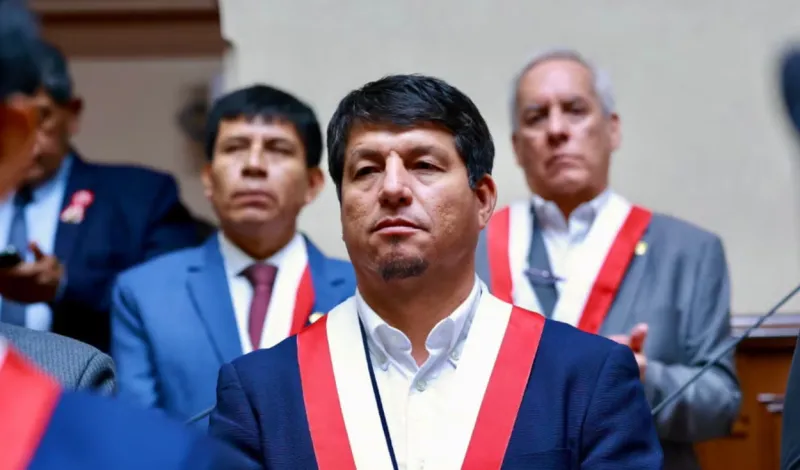 Juntos por el Perú pide suspender por 120 días al congresista Pérez Mallqui