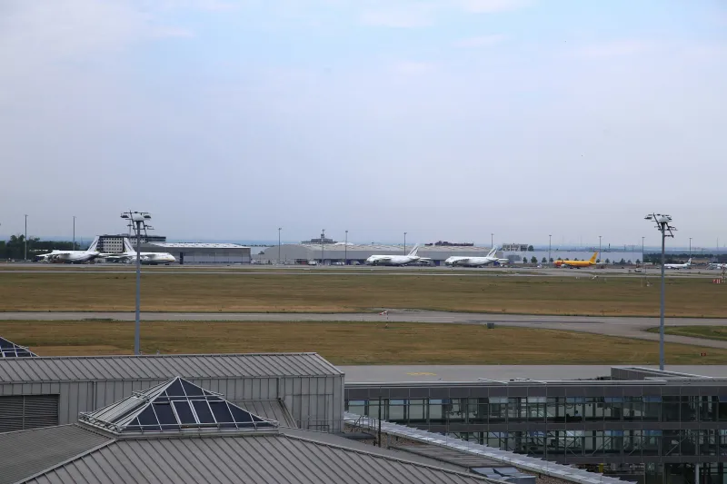 Un dron sospechoso obliga a suspender temporalmente el tráfico aéreo en el aeropuerto de Leipzig